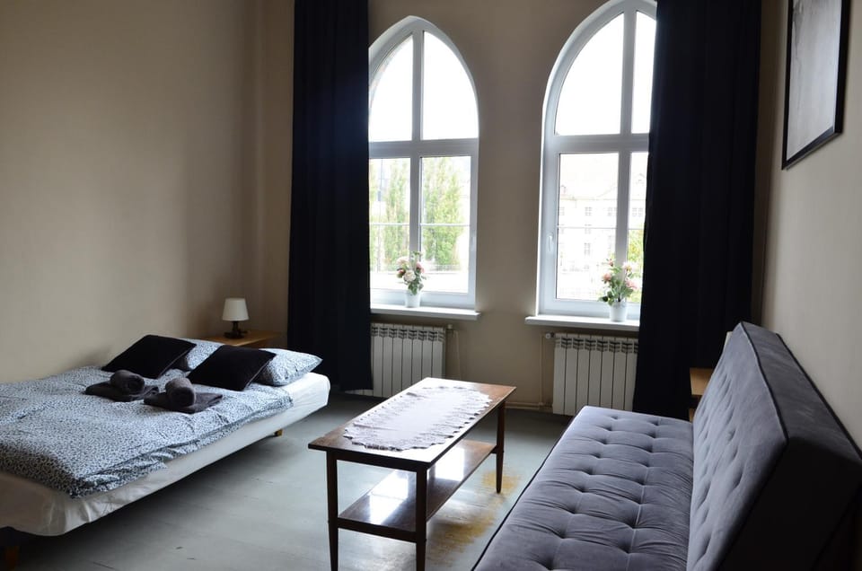 Bed, Photo of the whole room, Seating area, Bedroom, internet