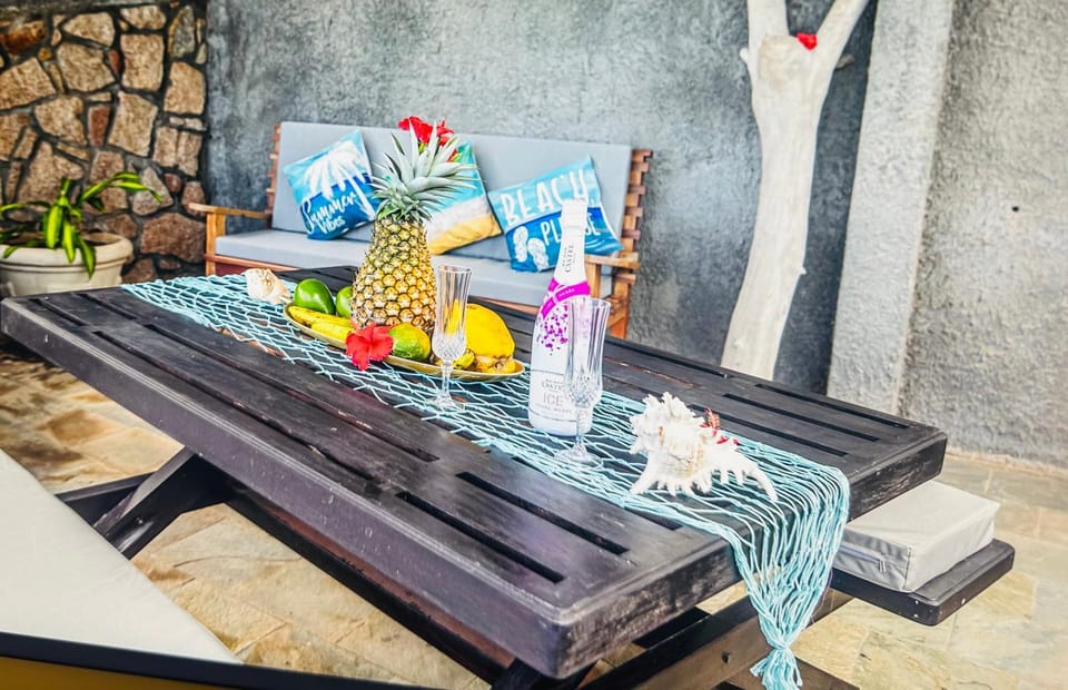 Food and drinks, Seating area