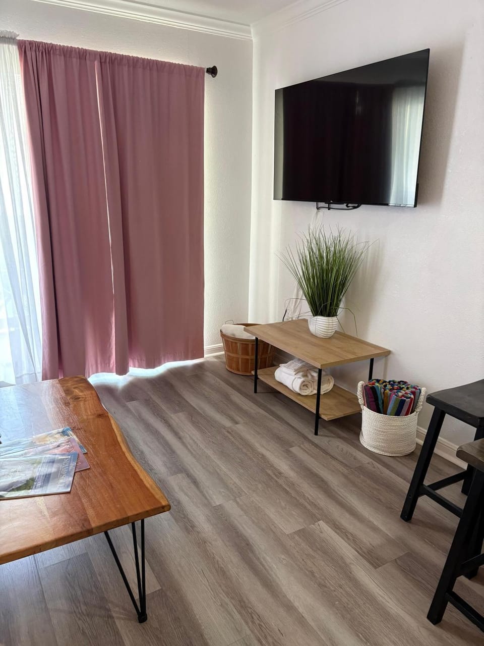 TV and multimedia, Living room, Photo of the whole room, Seating area