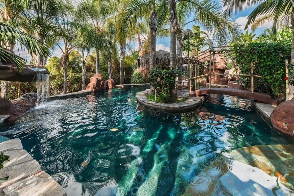 Paradise Lagoon Resort Style Pool Getaway House in Casa De Oro-Mount