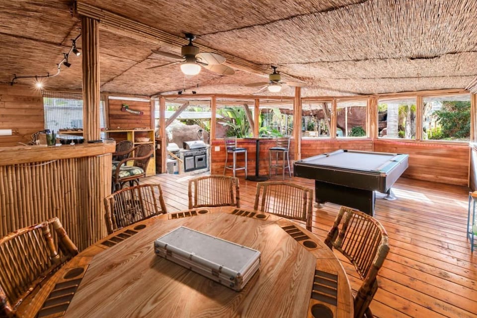 Paradise Lagoon Resort Style Pool Getaway House in Casa De Oro-Mount