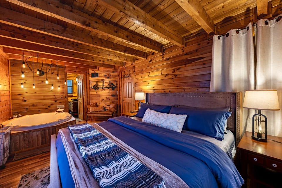 Mtn Cabin, Smoky Views! 15min2Gatlinburg PF Dollywood Cabin in Gatlinburg