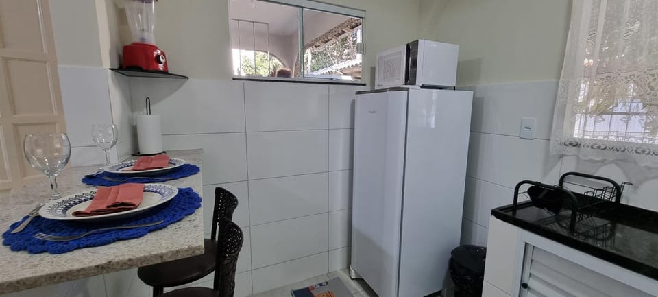 Kitchen or kitchenette, Dining area, dishwasher, minibar, oven, stove