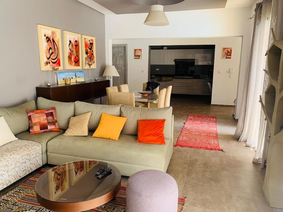 Living room, Dining area