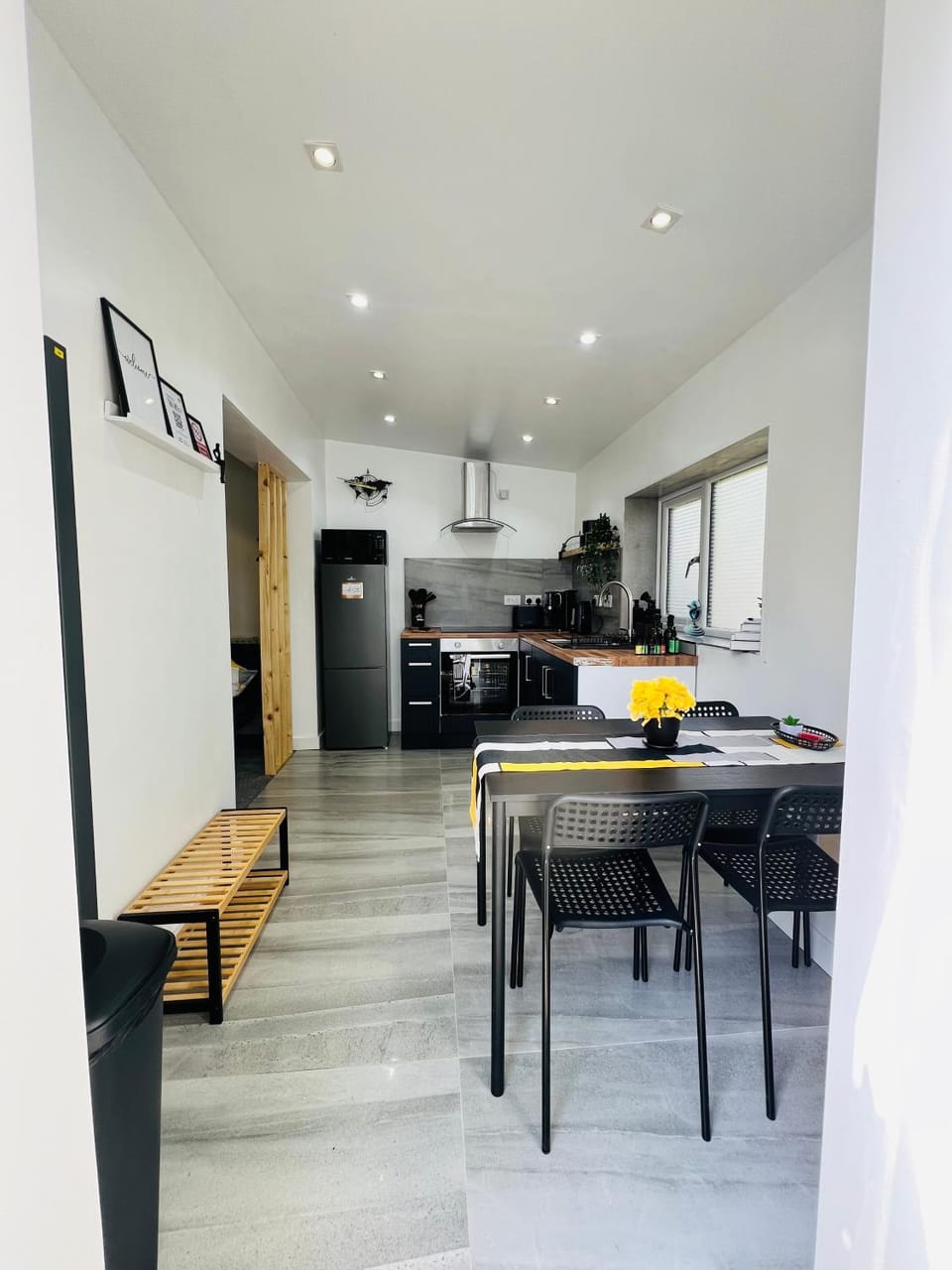 Kitchen or kitchenette, Seating area, Dining area, oven, stove