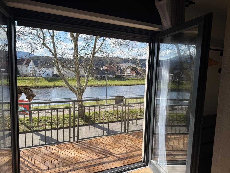 View (from property/room), Balcony/Terrace, River view