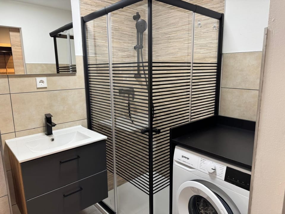 Shower, Bathroom, washing machine