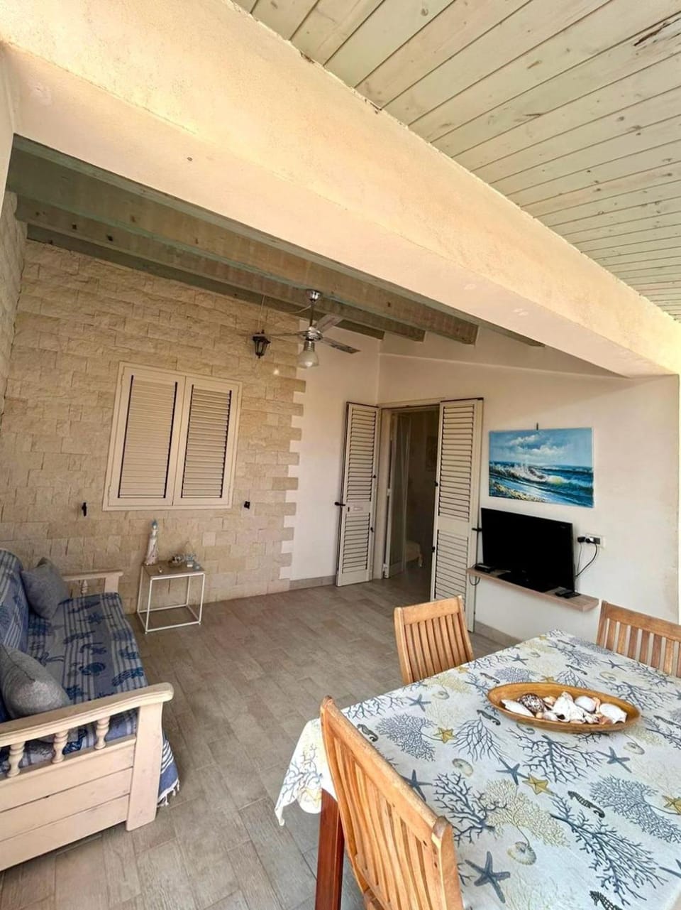 TV and multimedia, Living room, Dining area