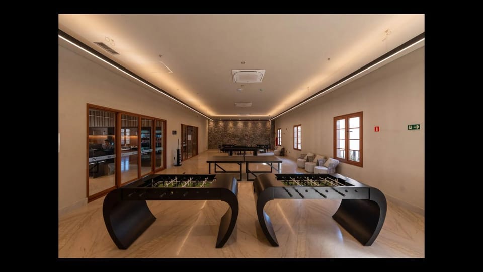 Game Room, Seating area