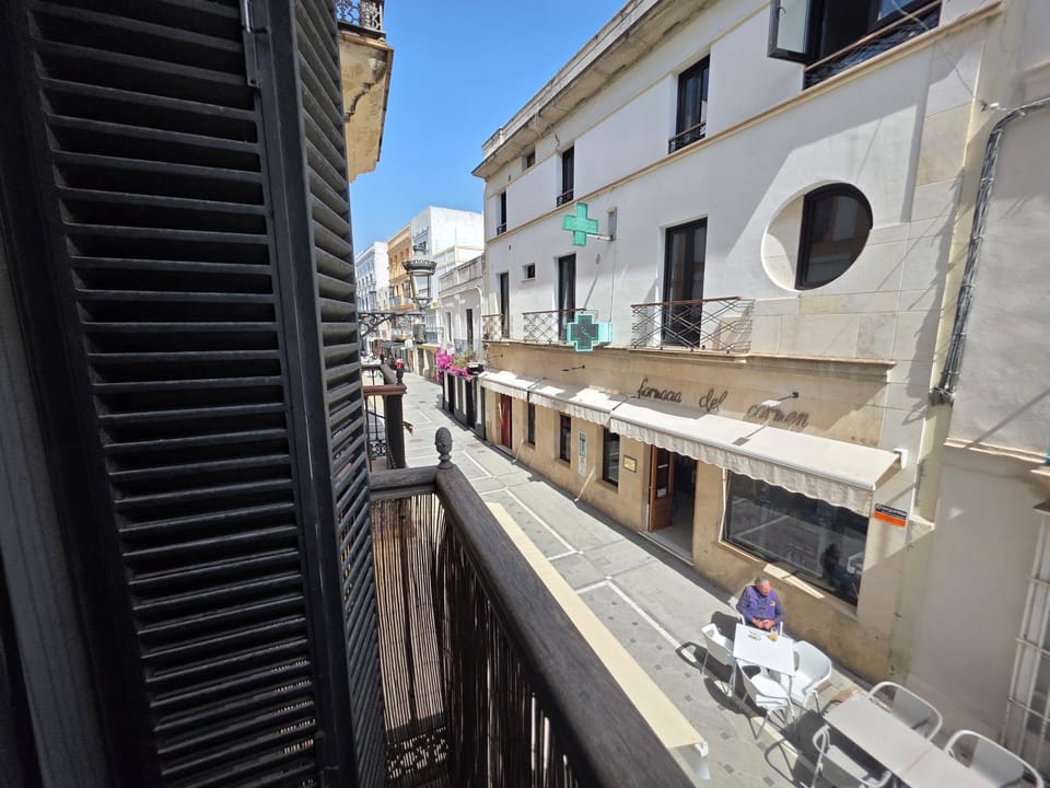 Property building, View (from property/room), Balcony/Terrace, City view, Street view