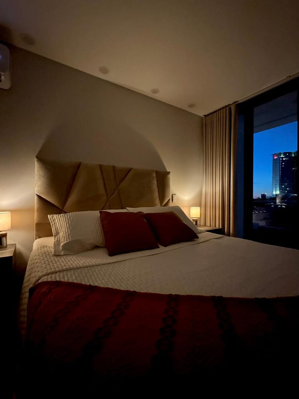 Bed, Night, Photo of the whole room, Bedroom
