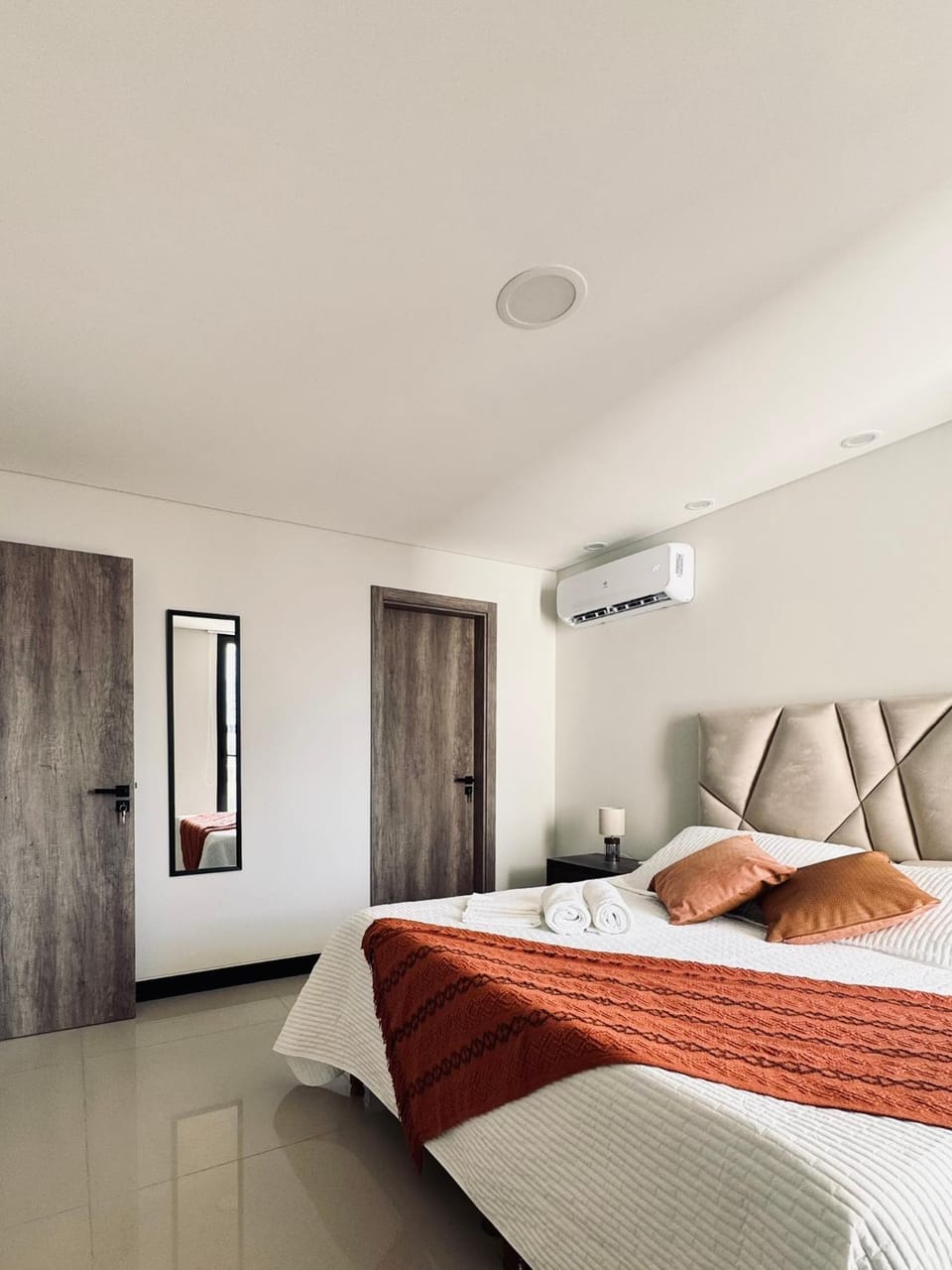 Bed, Photo of the whole room, Bedroom, air conditioner