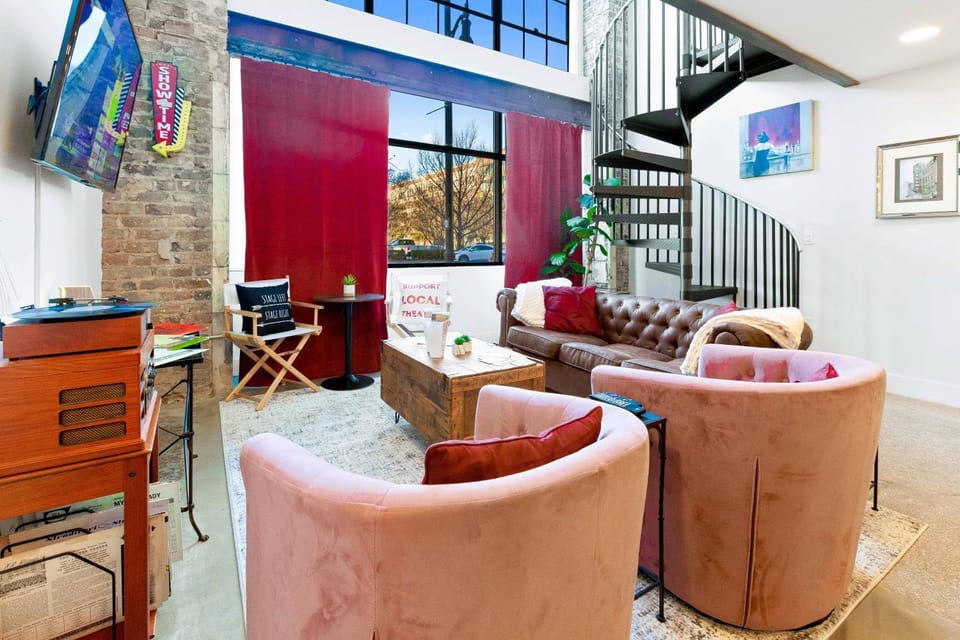 Communal lounge/ TV room, TV and multimedia, Living room, Seating area, Evening entertainment