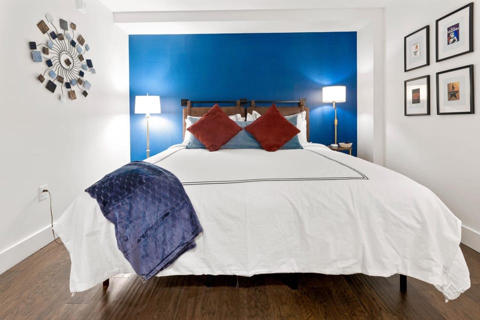 Bed, Photo of the whole room, Bedroom