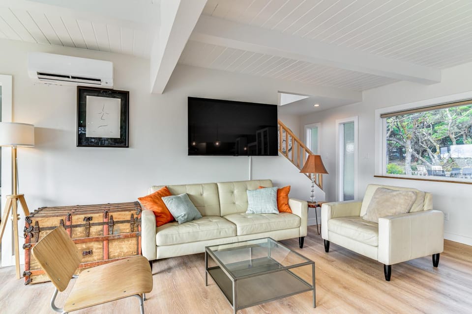 3-Acre Oceanfront Home: Game Room & Fire Pit! House in Washington