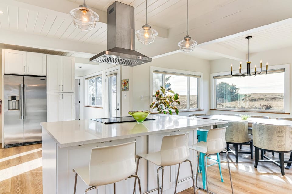 3-Acre Oceanfront Home: Game Room & Fire Pit! House in Washington
