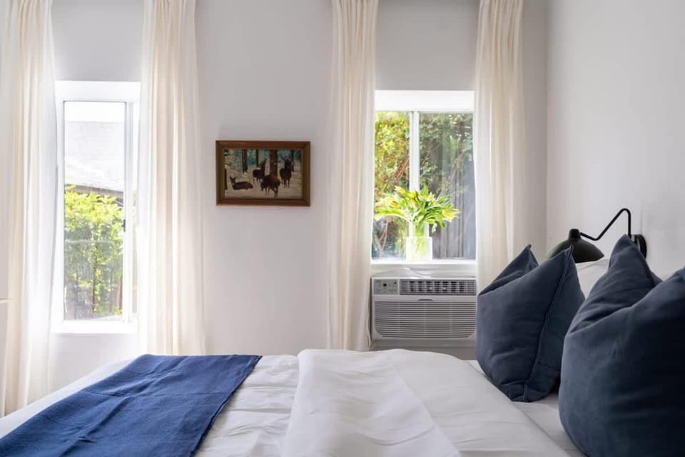 Studio Hideaway in Beachwood Apartment in Hollywood