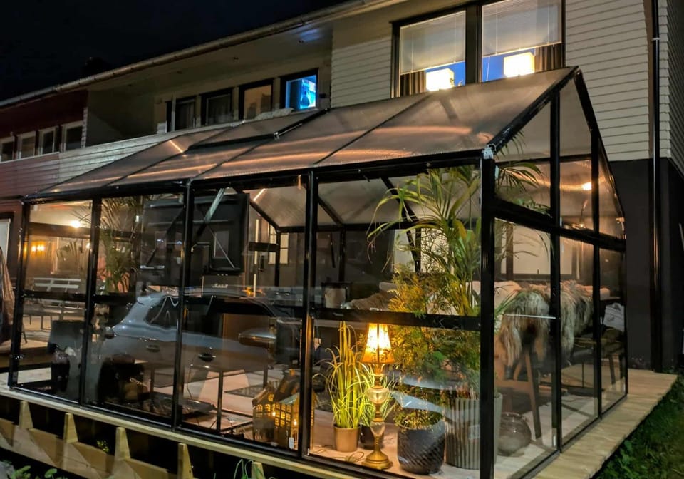 Property building, Patio, Garden, View (from property/room), Balcony/Terrace, Living room, Seating area, Garden view