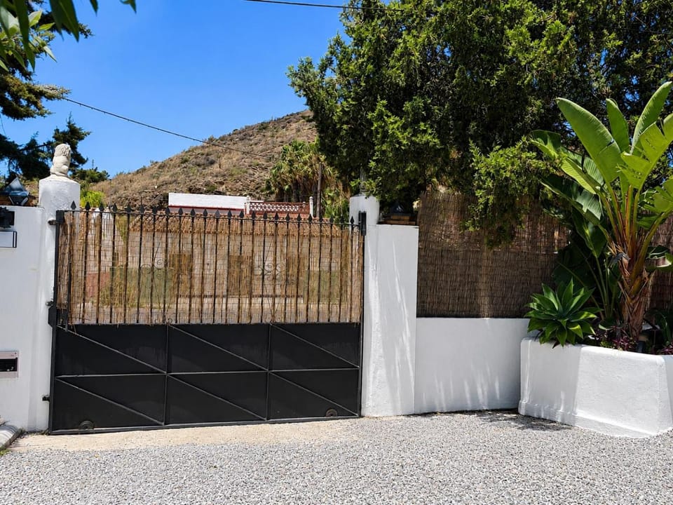 Facade/entrance, pet friendly