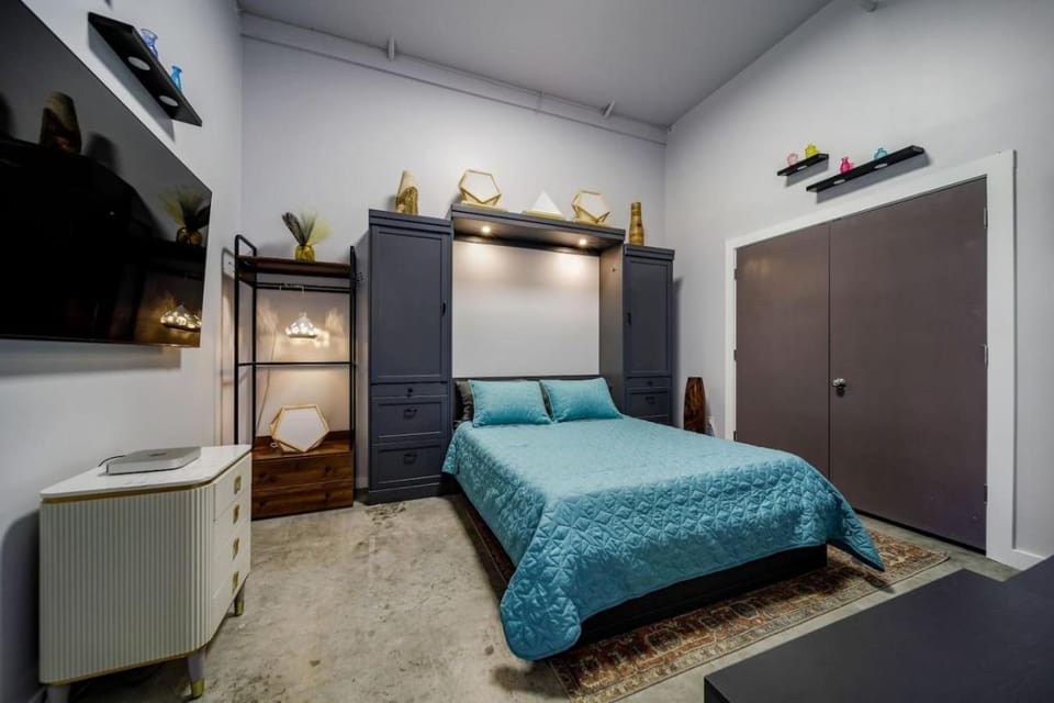 East Austin Oasis - Close to everything; leaves out nothing Apartment in Austin