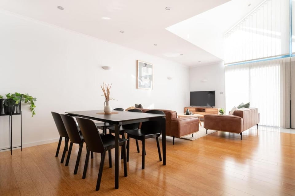 Luxury Waterfront Stay Apartment in Launceston