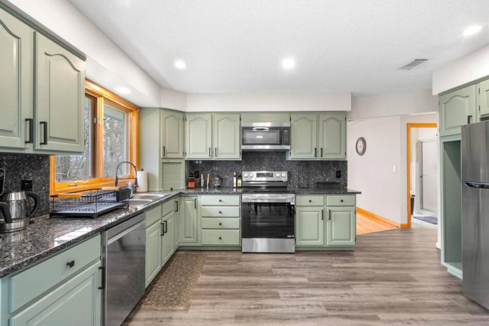 40 Spacious Sleek Cozy House in Middletown