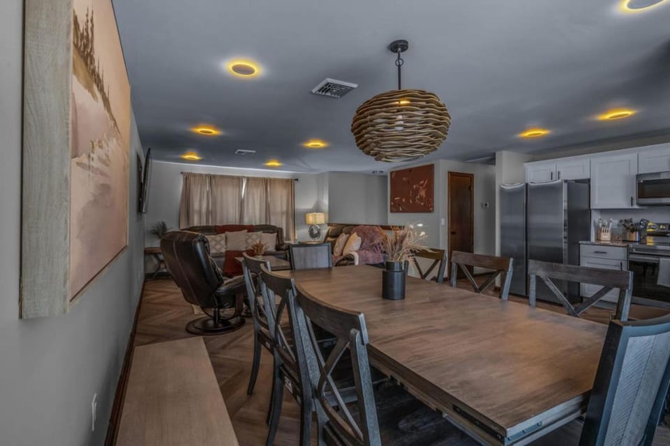 29 - Modern 5 Bedroom 2 Bath House in Middletown