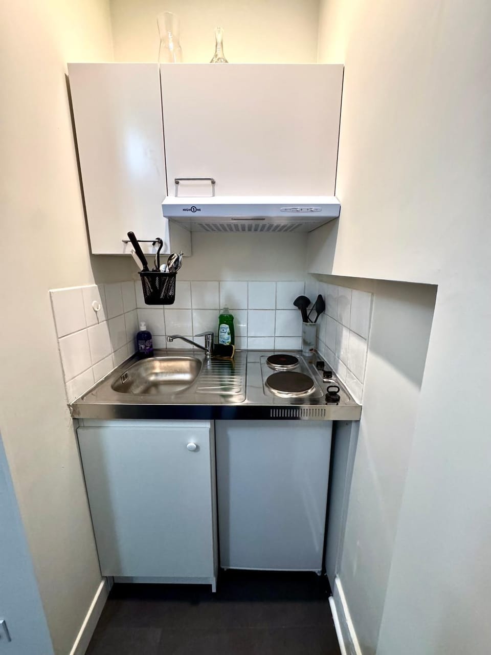 Kitchen or kitchenette, stove