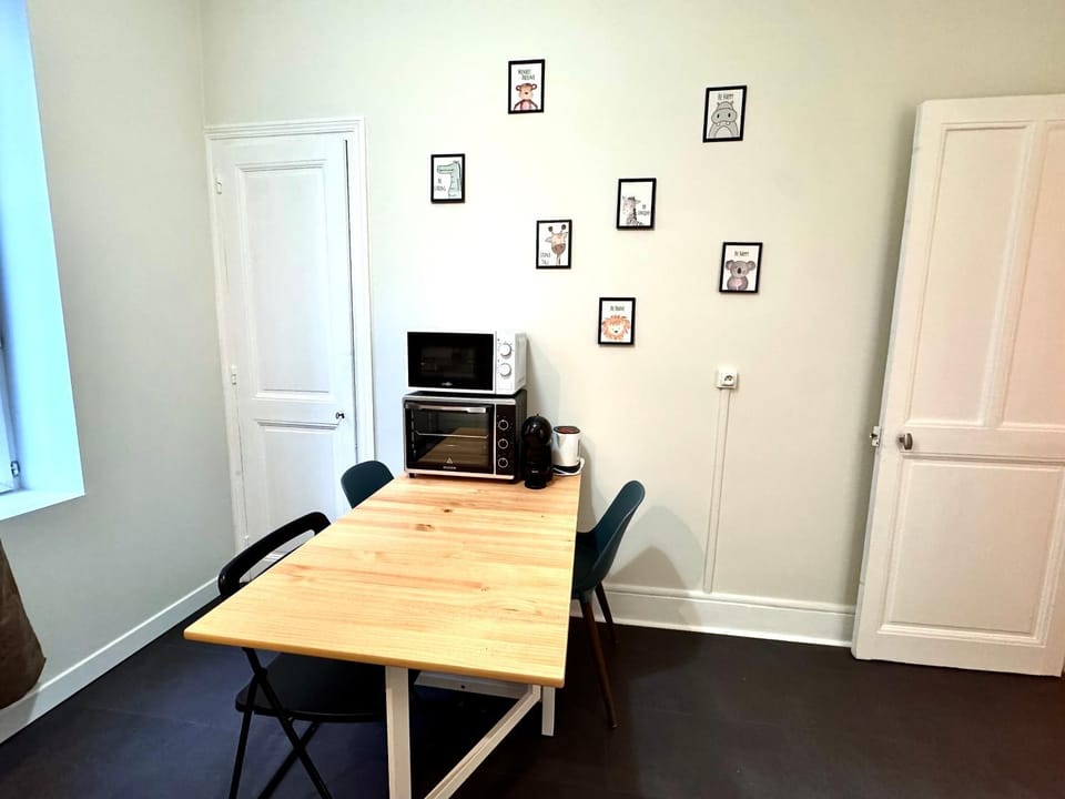 Coffee/tea facilities, Dining area, oven