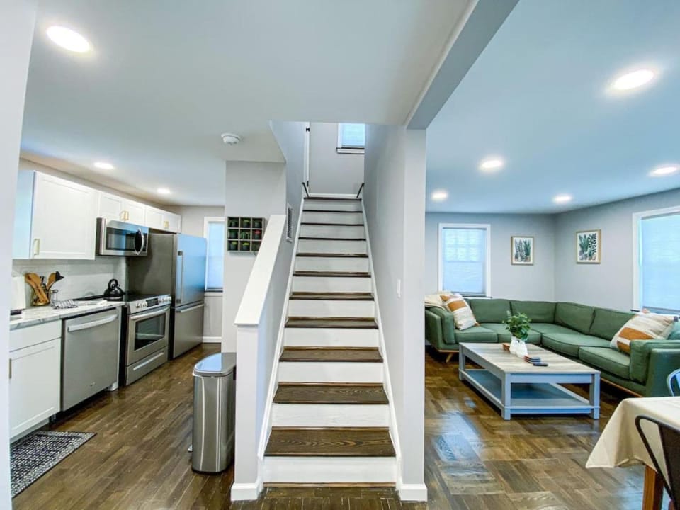 21 COMFORTABLE AND LUXURIOUS House in Bristol