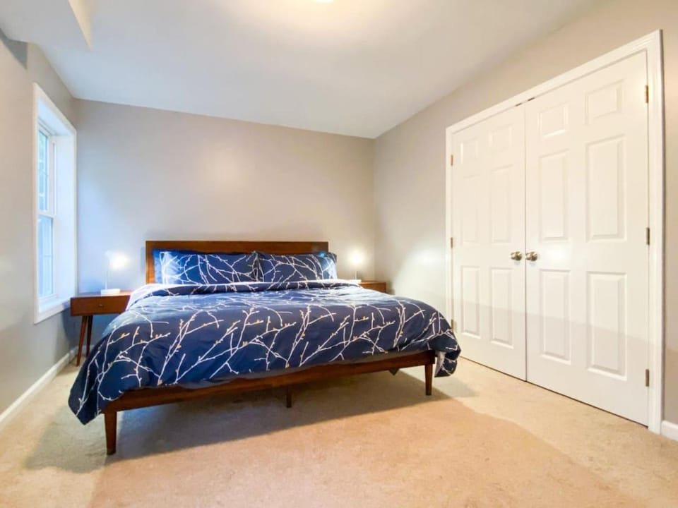 11 - 4 Bedrooms 3 Baths Sleeps up to 10 House in Connecticut
