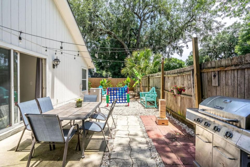 Beach Retreat with Backyard Flair and Yard Games House in Atlantic Beach