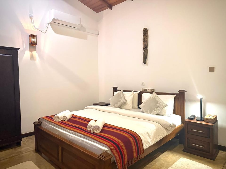 Bed, Photo of the whole room, Bedroom, air conditioner