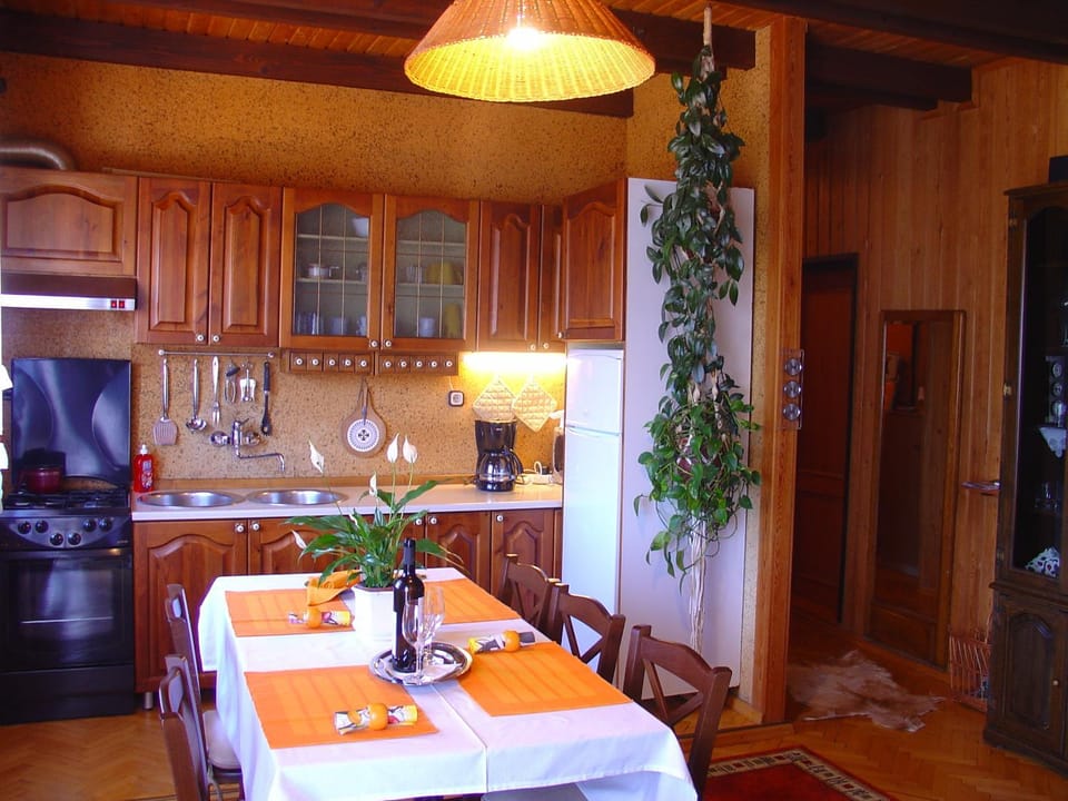Day, Summer, Kitchen or kitchenette, Decorative detail, Dining area, On site, Area and facilities