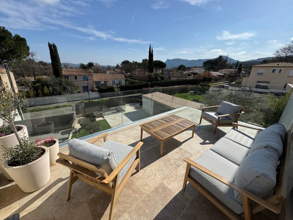 Patio, View (from property/room), Balcony/Terrace, City view, Garden view