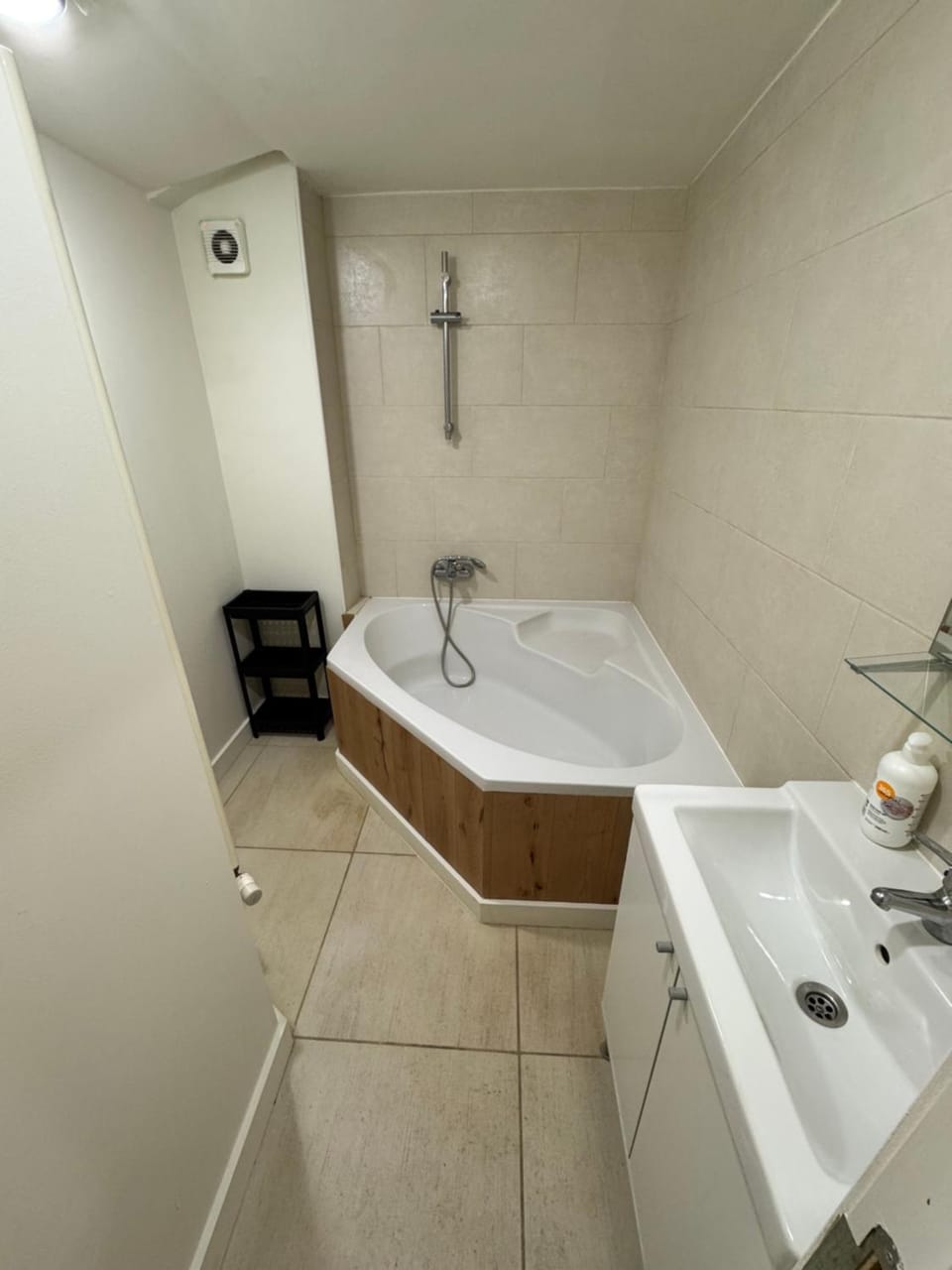 Grand Duplex avec 2 chambres Apartment in Charleroi