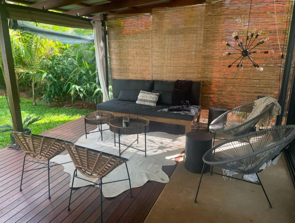 Tropical Modernist Retreat House in Mission Beach