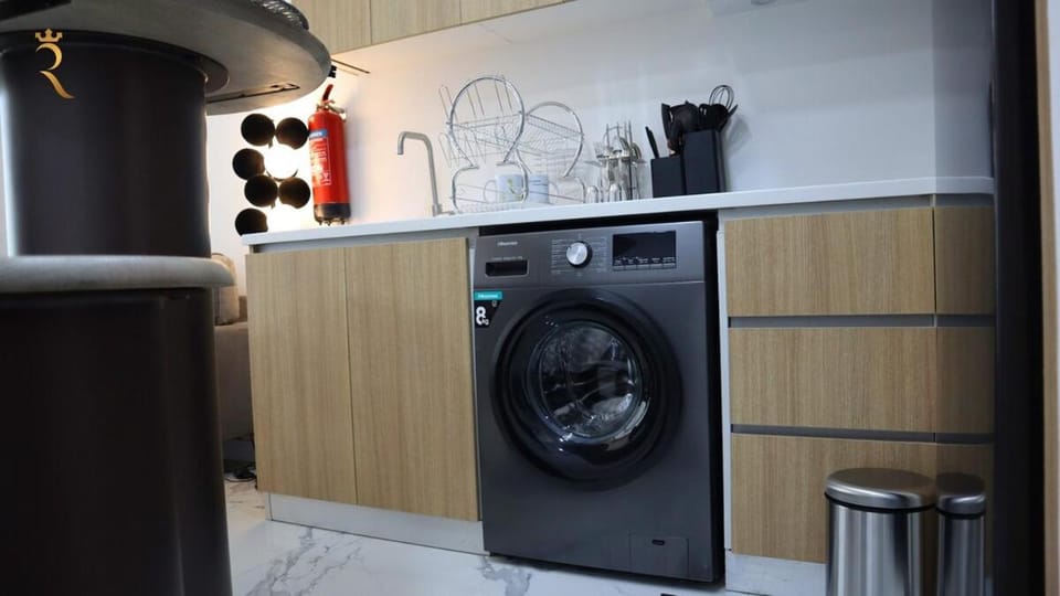Kitchen or kitchenette, washing machine