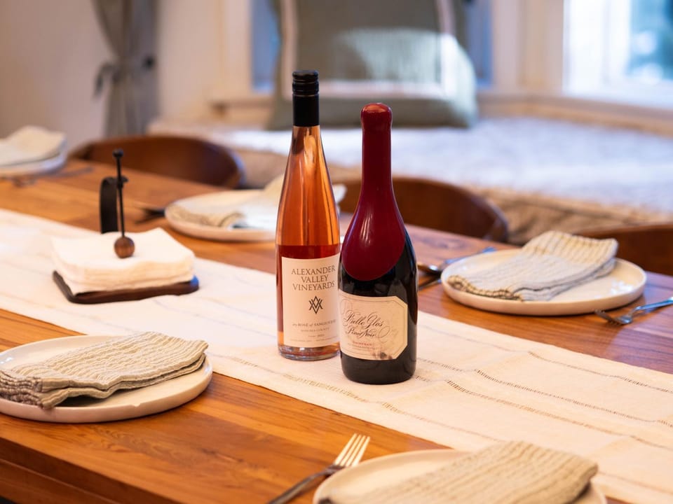 Mountain Retreat near Skiing, HotTub, PetFriendly Villa in Tahoe City