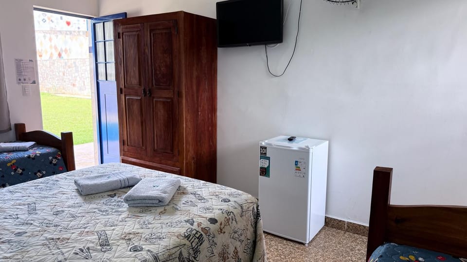 Bed, TV and multimedia, Photo of the whole room, Bedroom, towels, wardrobe