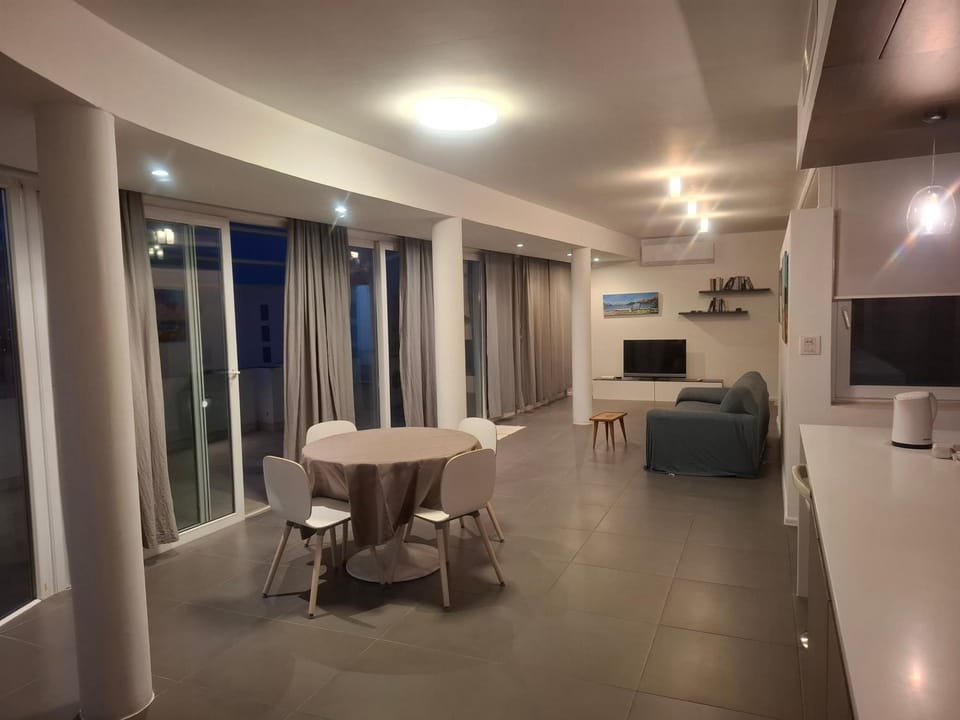 Sunny Penthouse Central Apartment in Saint Paul's Bay