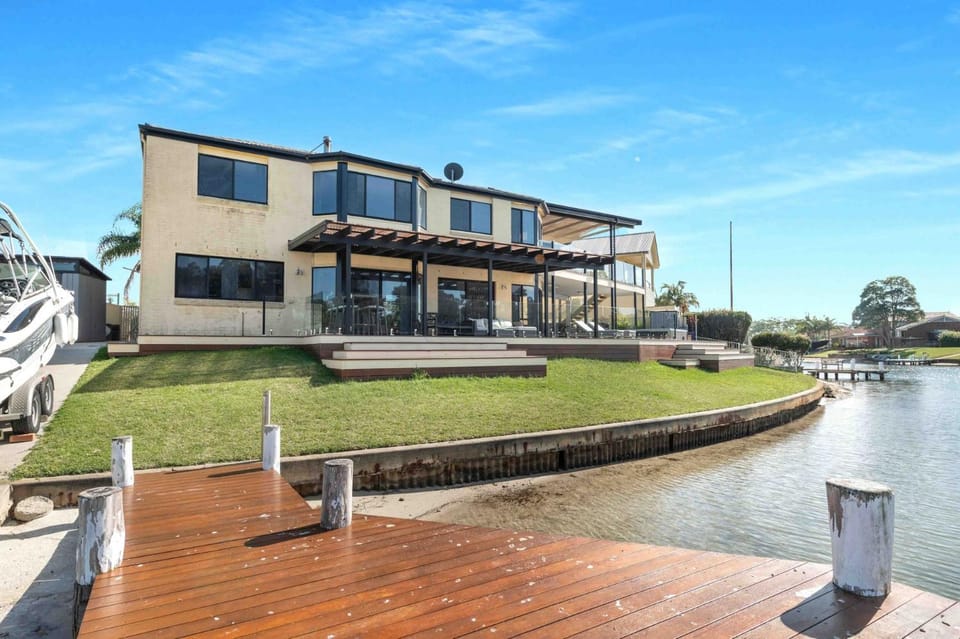 Riverside Manor House in Sussex Inlet