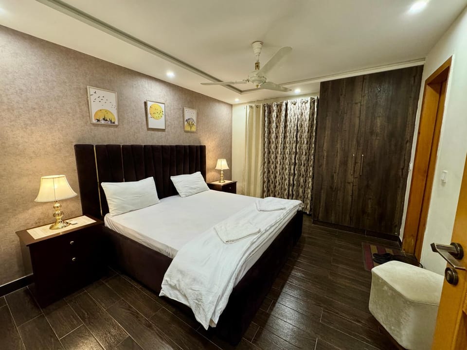Bed, Photo of the whole room, Bedroom, air conditioner