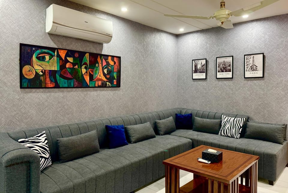 Living room, Decorative detail, Seating area