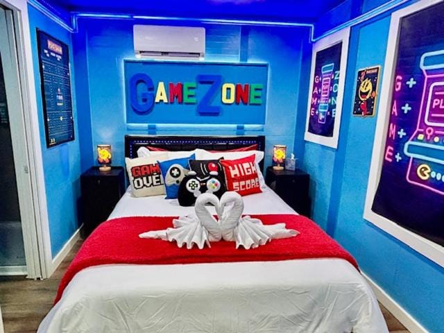 Bed, Photo of the whole room, Bedroom, air conditioner