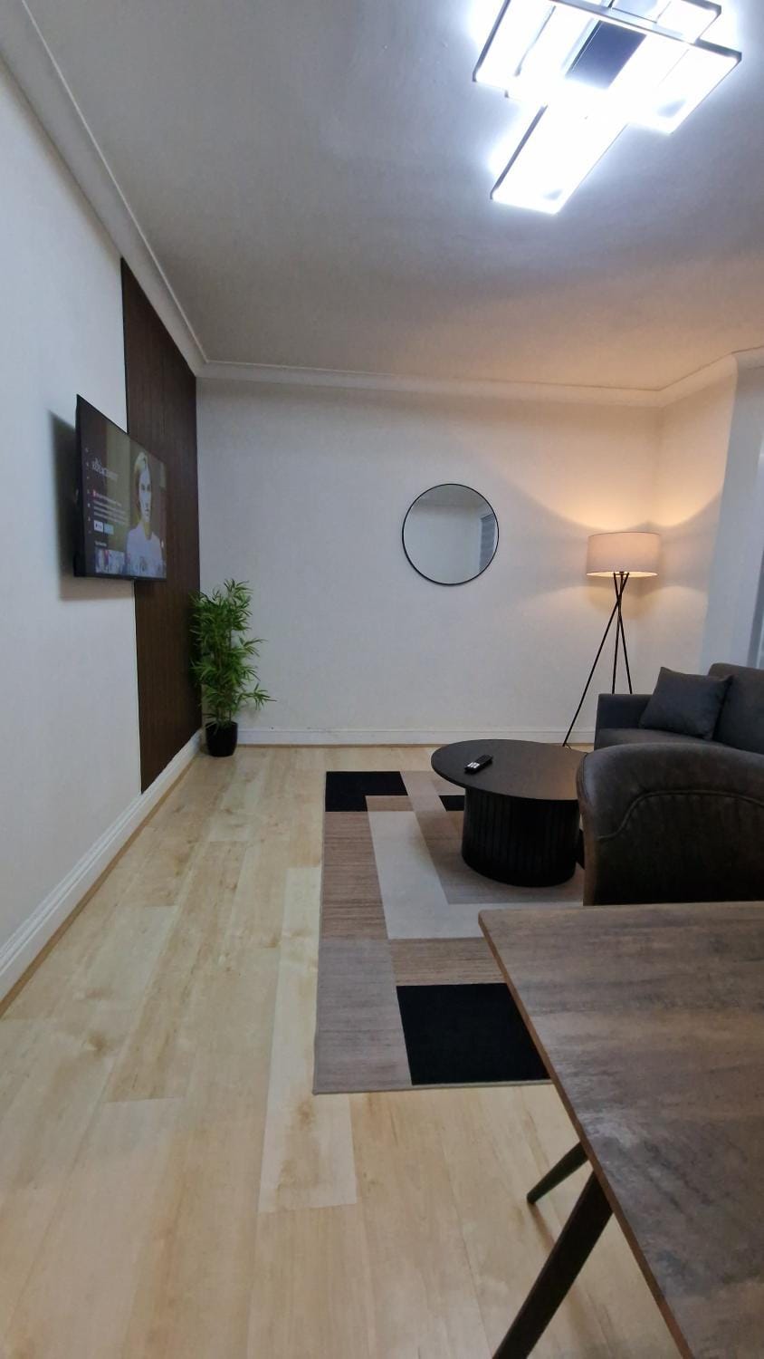 London Luxury near Tube Station Apartment in London