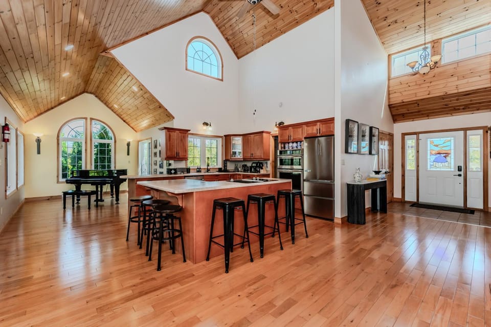 Dining area, kitchen