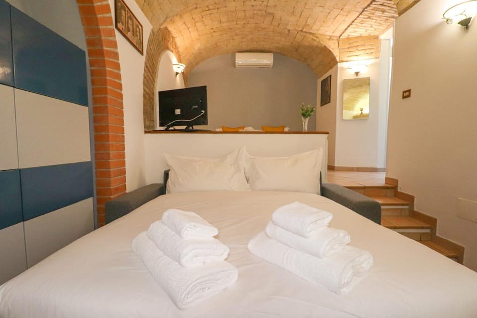 Bed, Photo of the whole room