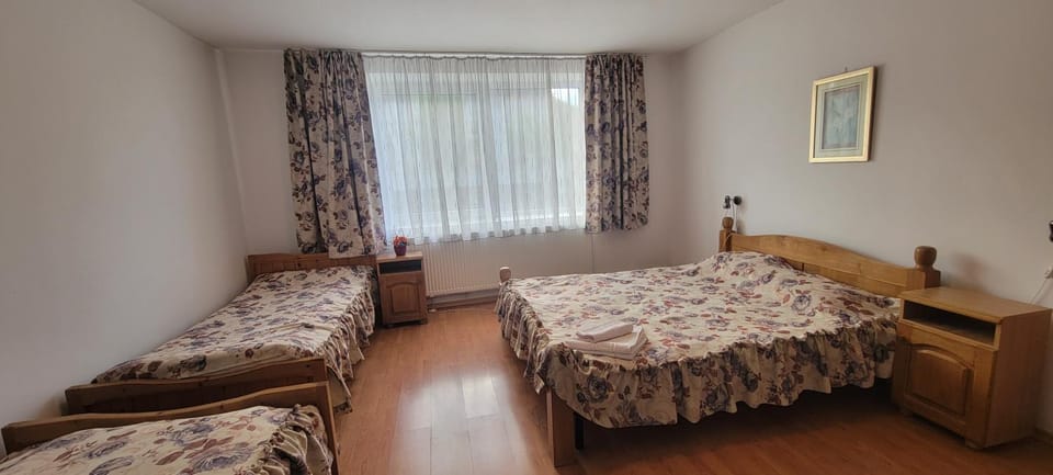 Bedroom, Street view