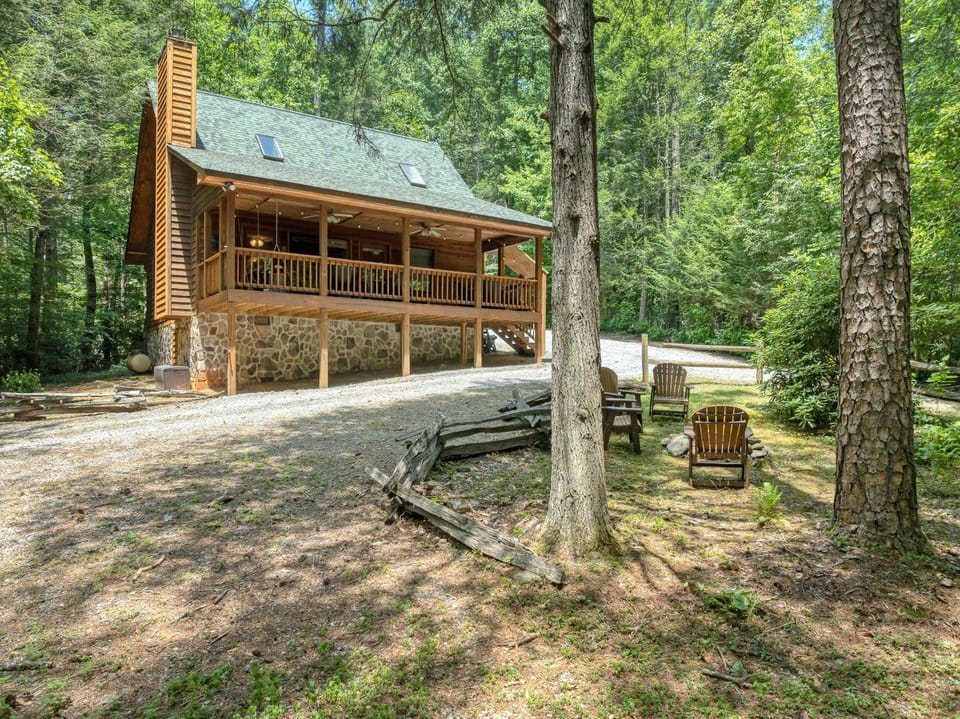 Whiskey in the Woods Chalet in Great Smoky Mountains